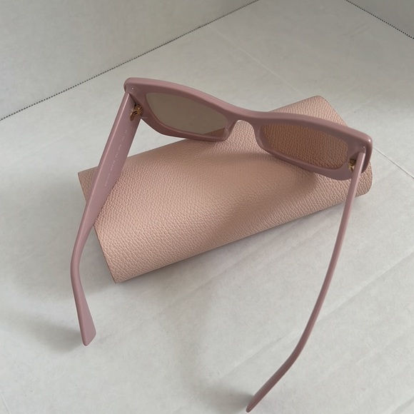 Gorgeous Miu Miu butterfly sunglasses - Picture 9 of 9
